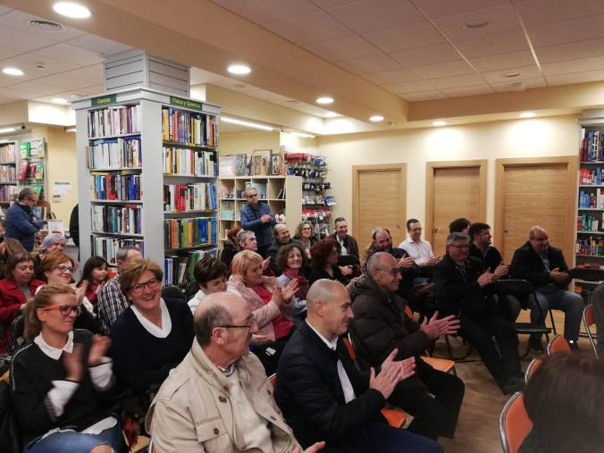 Público en la presentación del libro